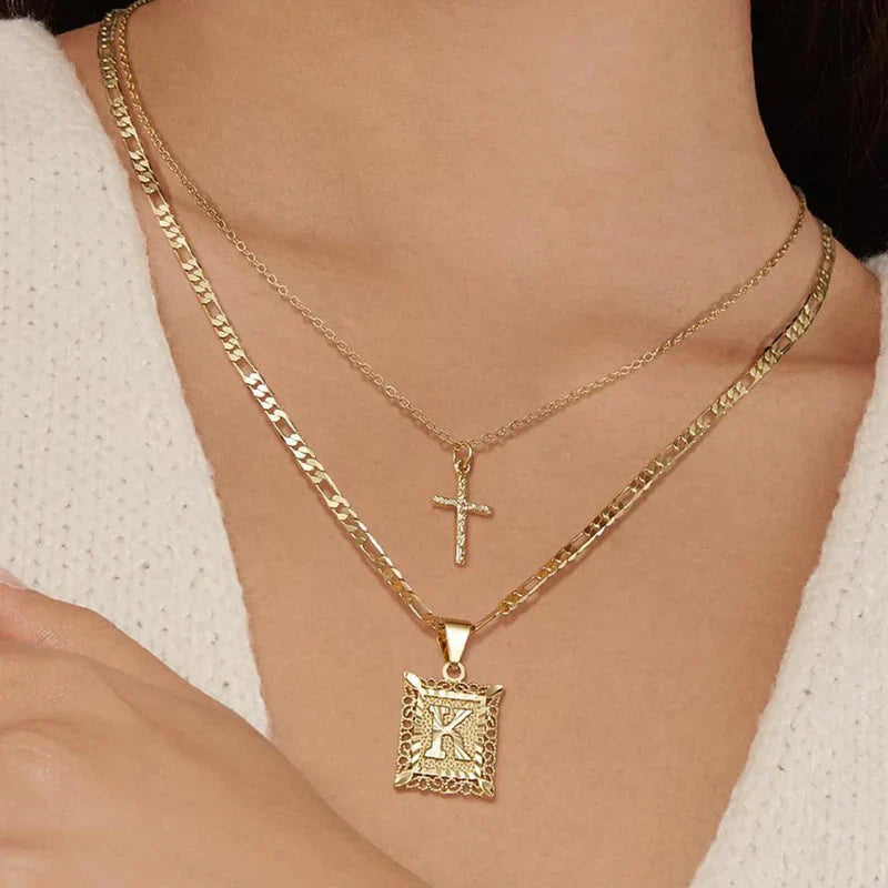Set collana con croce e iniziali | Oro