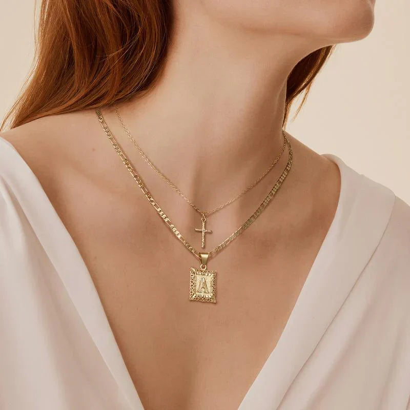 Set collana con croce e iniziali | Oro