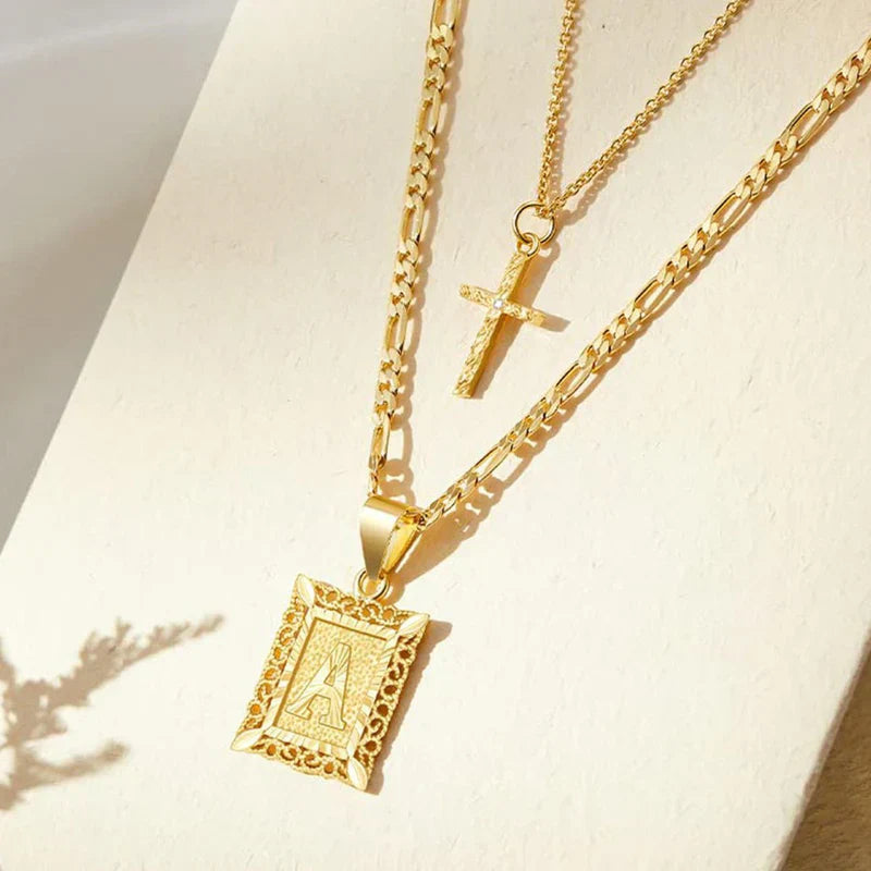 Set collana con croce e iniziali | Oro