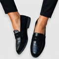 Engracia™ | Mocassino nero testurizzato con nappine