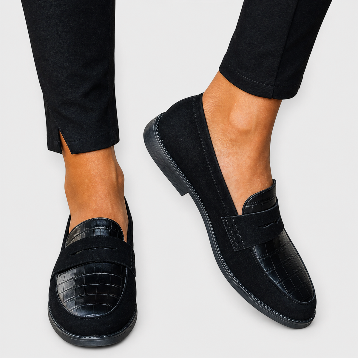 Engracia™ | Mocassino nero testurizzato con nappine