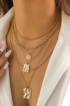 Collana con ciondolo geometrico a catena in metallo