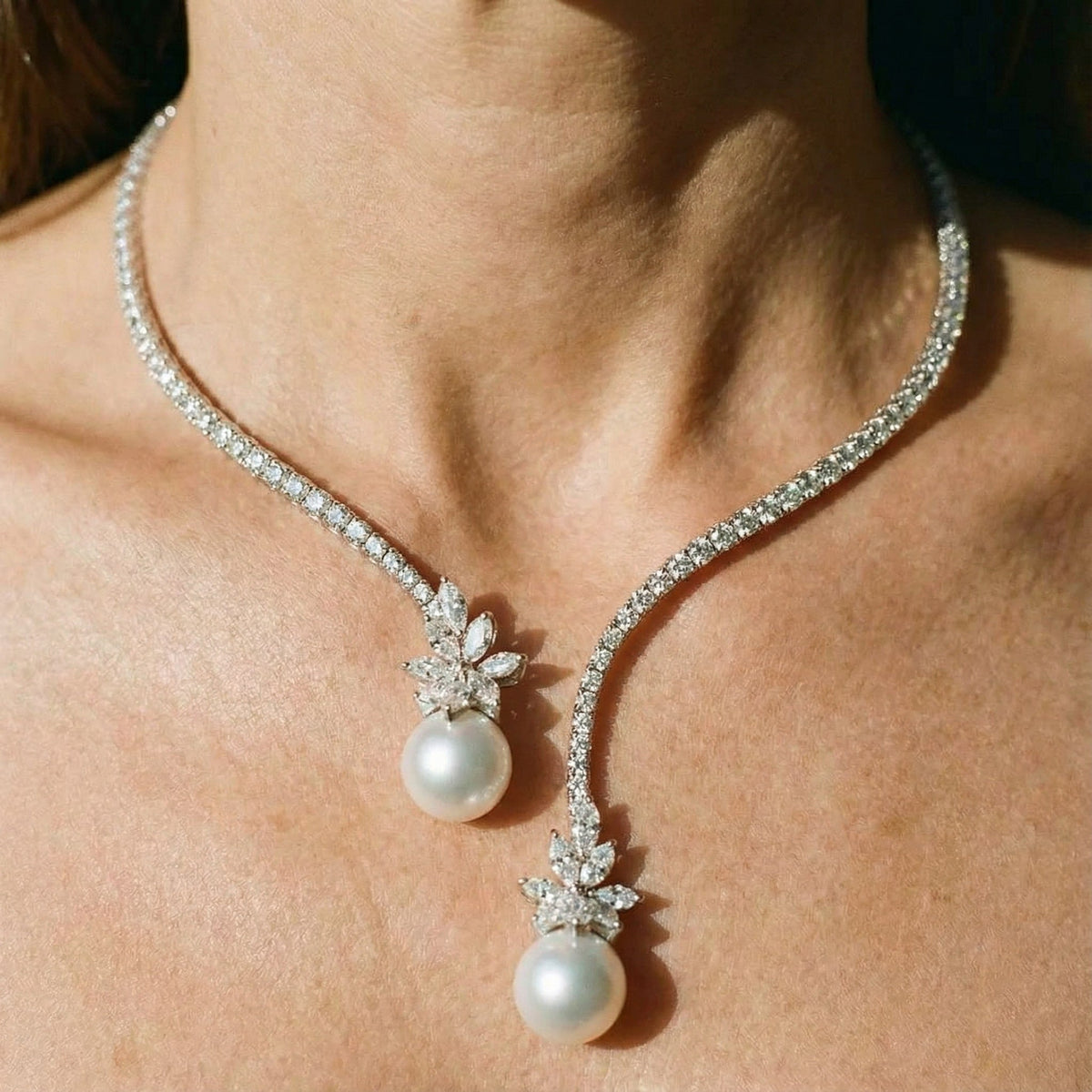 Elegante e brillante collana di perle in argento