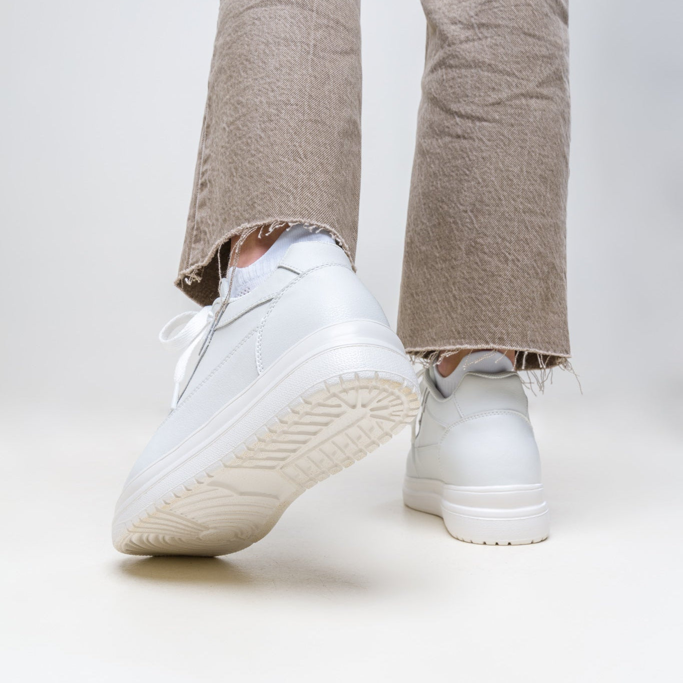 SCARPE ELEVATE BIANCHE CON STILE