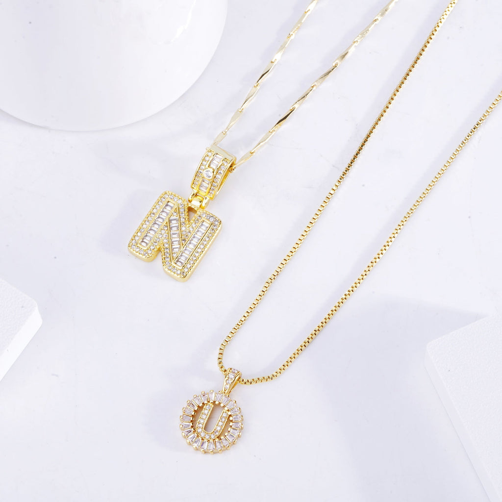 Set di collana con iniziale in pavé | Oro
