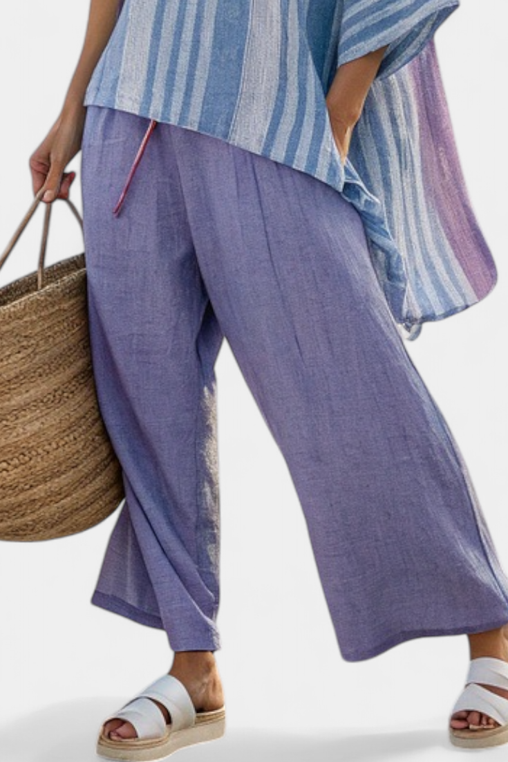 Carlotta – Top elegante color lavanda e azzurro cielo con pantaloni in lino