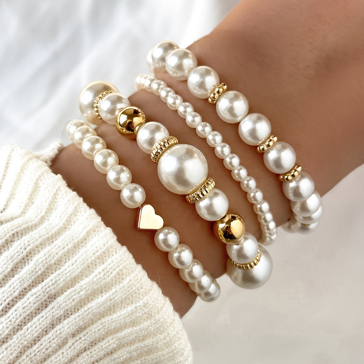 Set di eleganti bracciali a forma di cuore con perle