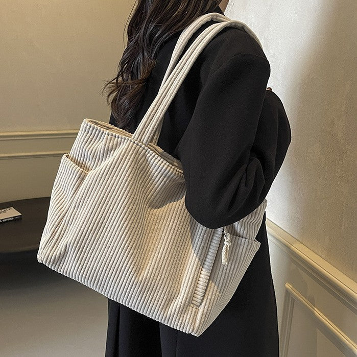 Tilda – Borsa a spalla a coste con dettaglio a coulisse