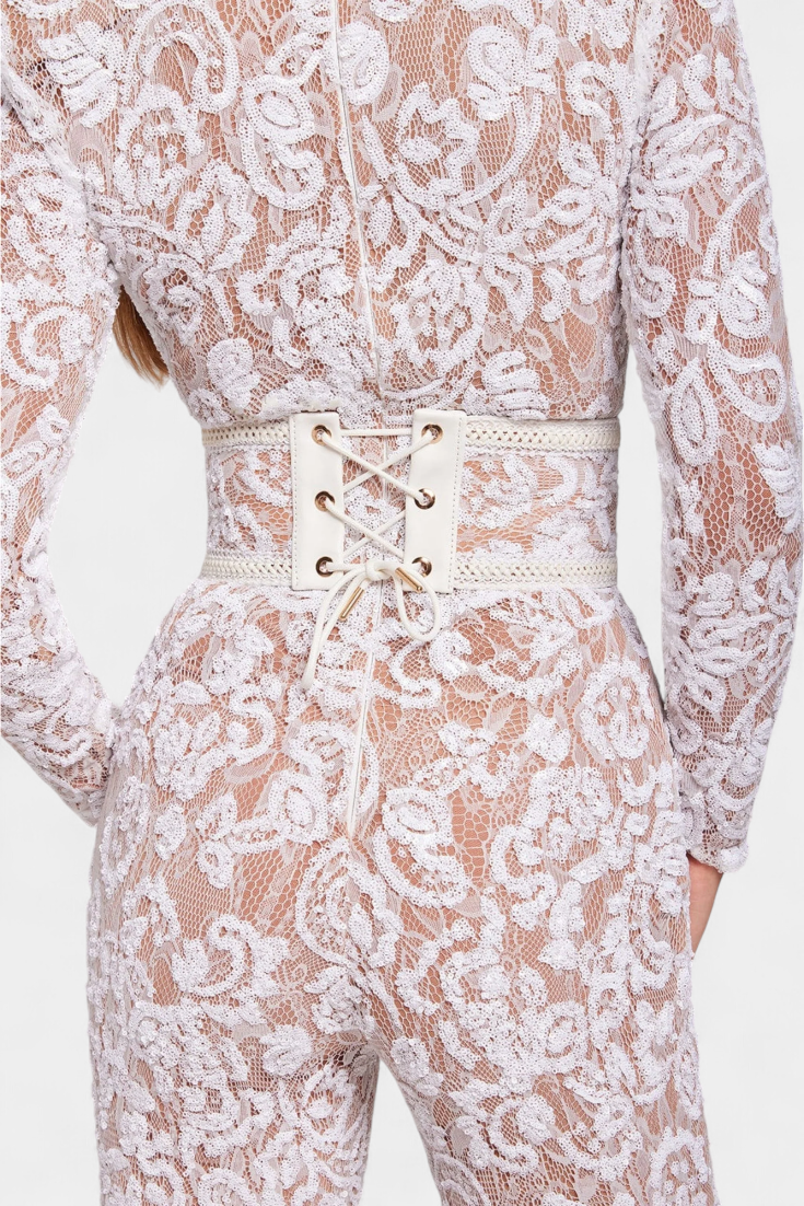Tuta Jimena in pizzo con paillettes e cintura