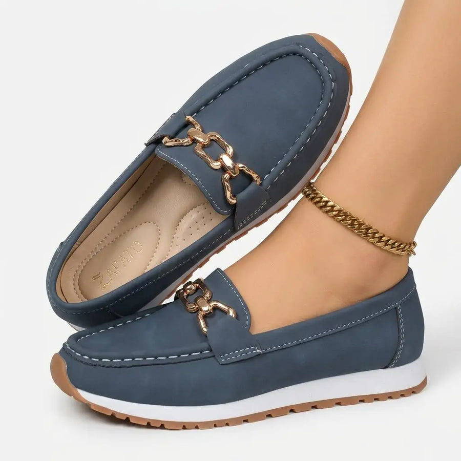 Chiara Azzurra | El mocasín azul que conquista a cada paso - LUVOR