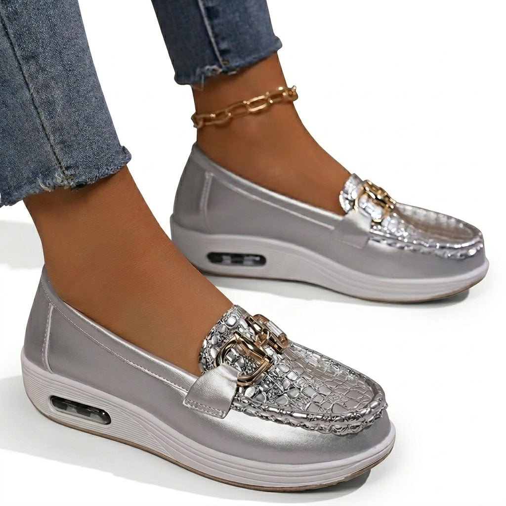 Chiara Soleil | El mocasín ligero que estiliza cada paso este verano - LUVOR
