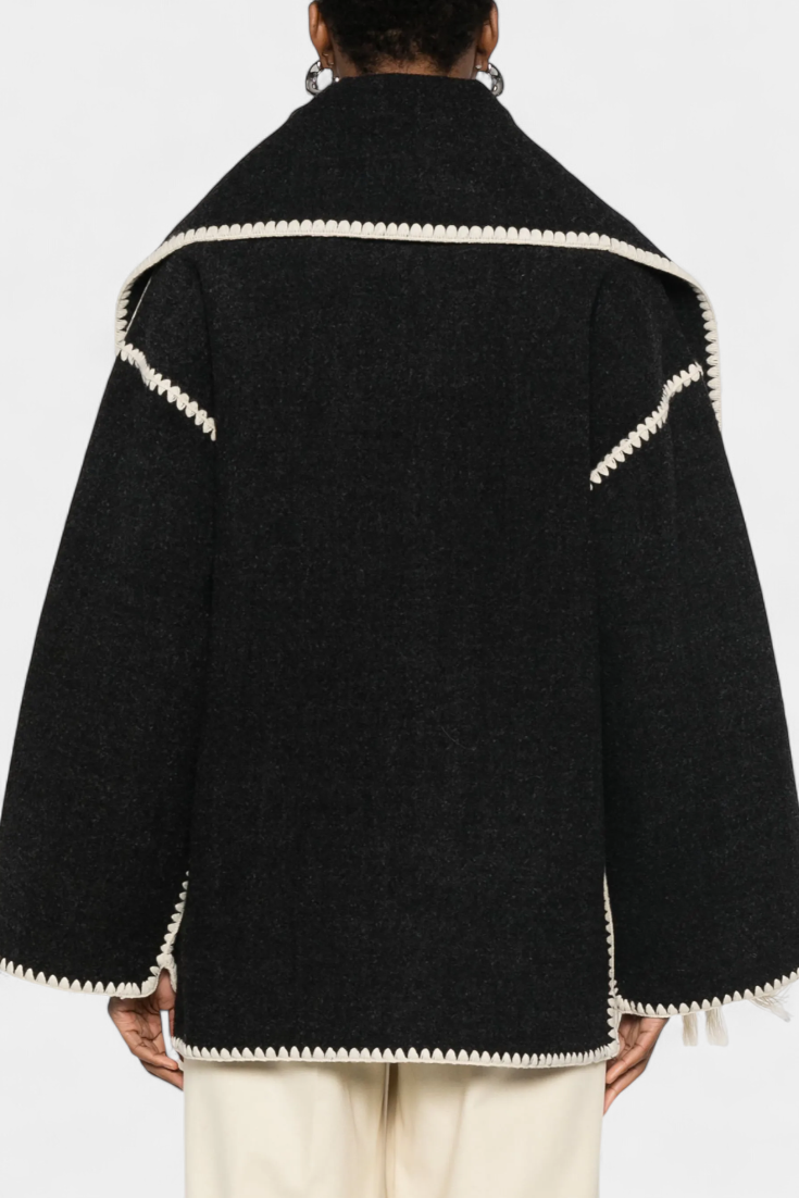Pauline | Cappotto dal taglio morbido con sciarpa a frange incorporata