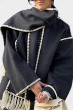 Pauline | Cappotto dal taglio morbido con sciarpa a frange incorporata