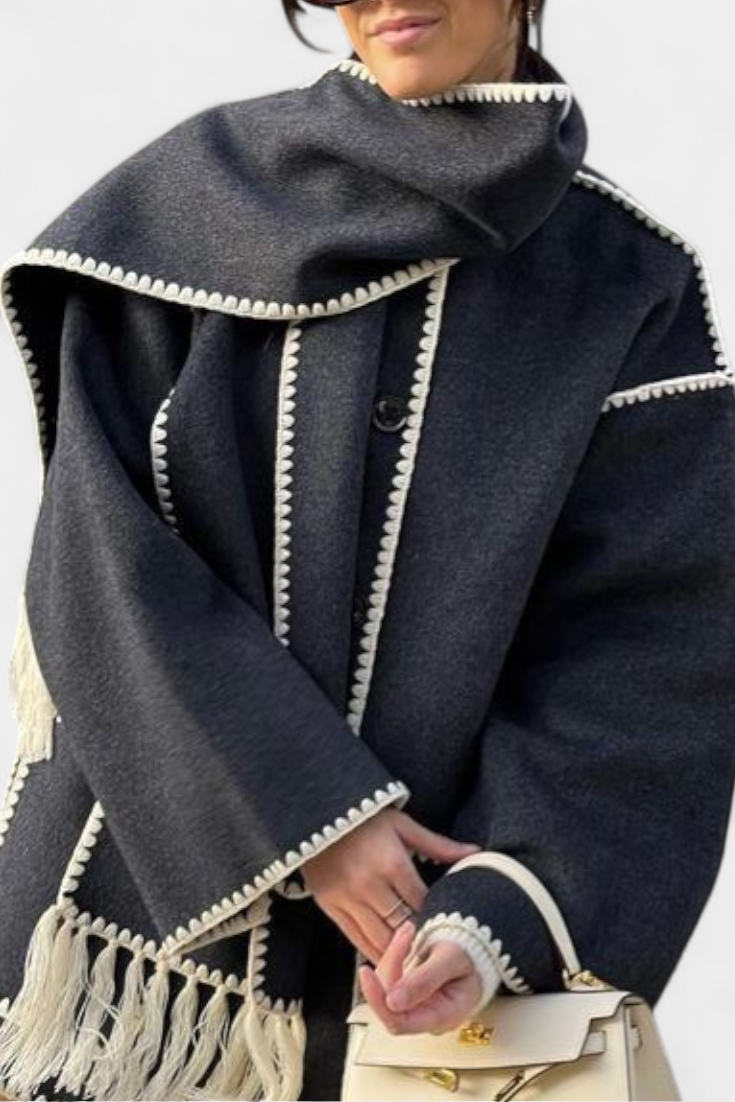 Pauline | Cappotto dal taglio morbido con sciarpa a frange incorporata