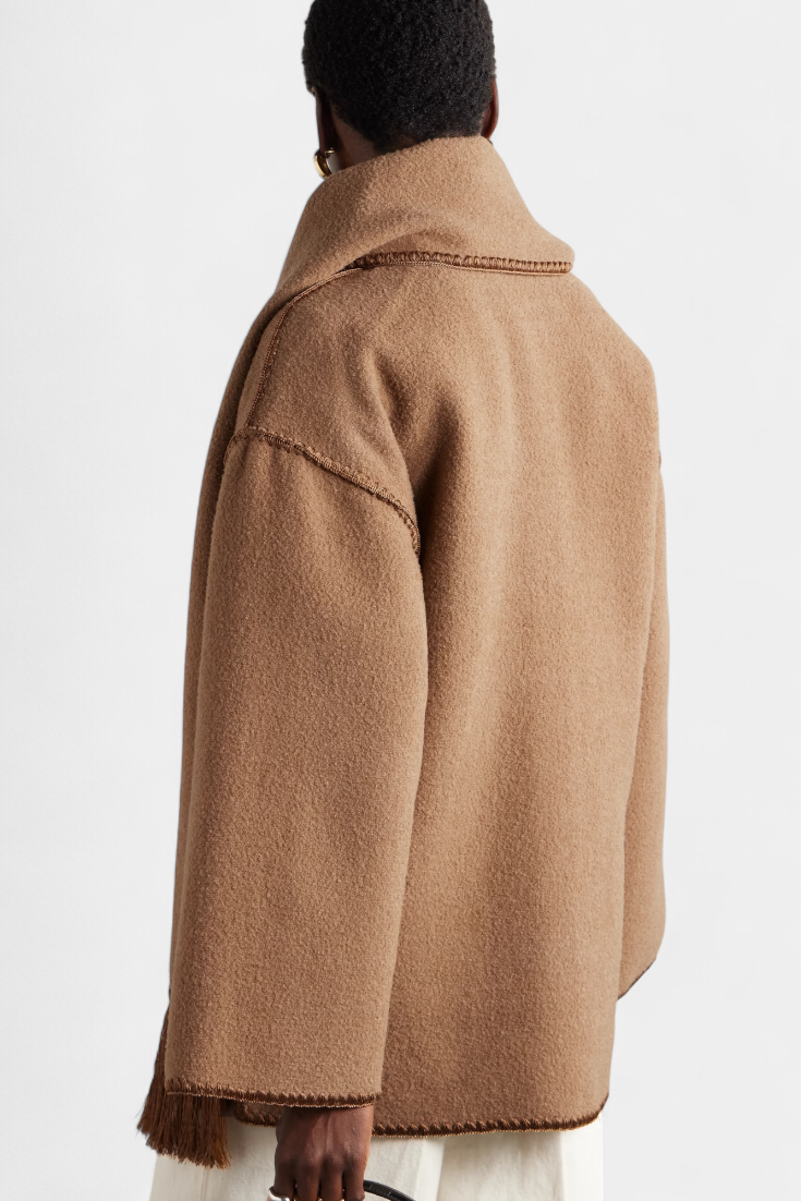 Pauline | Cappotto dal taglio morbido con sciarpa a frange incorporata