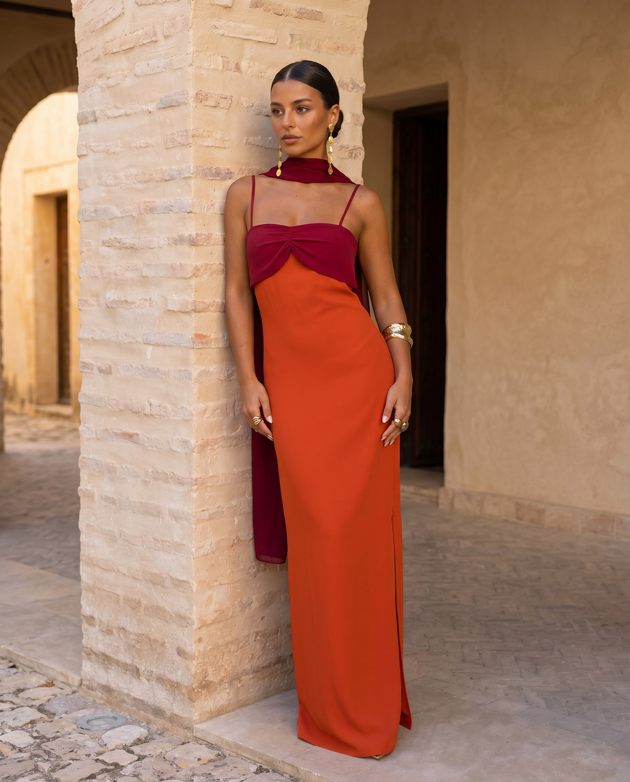Zahara | Abito arancione con scollo rosso