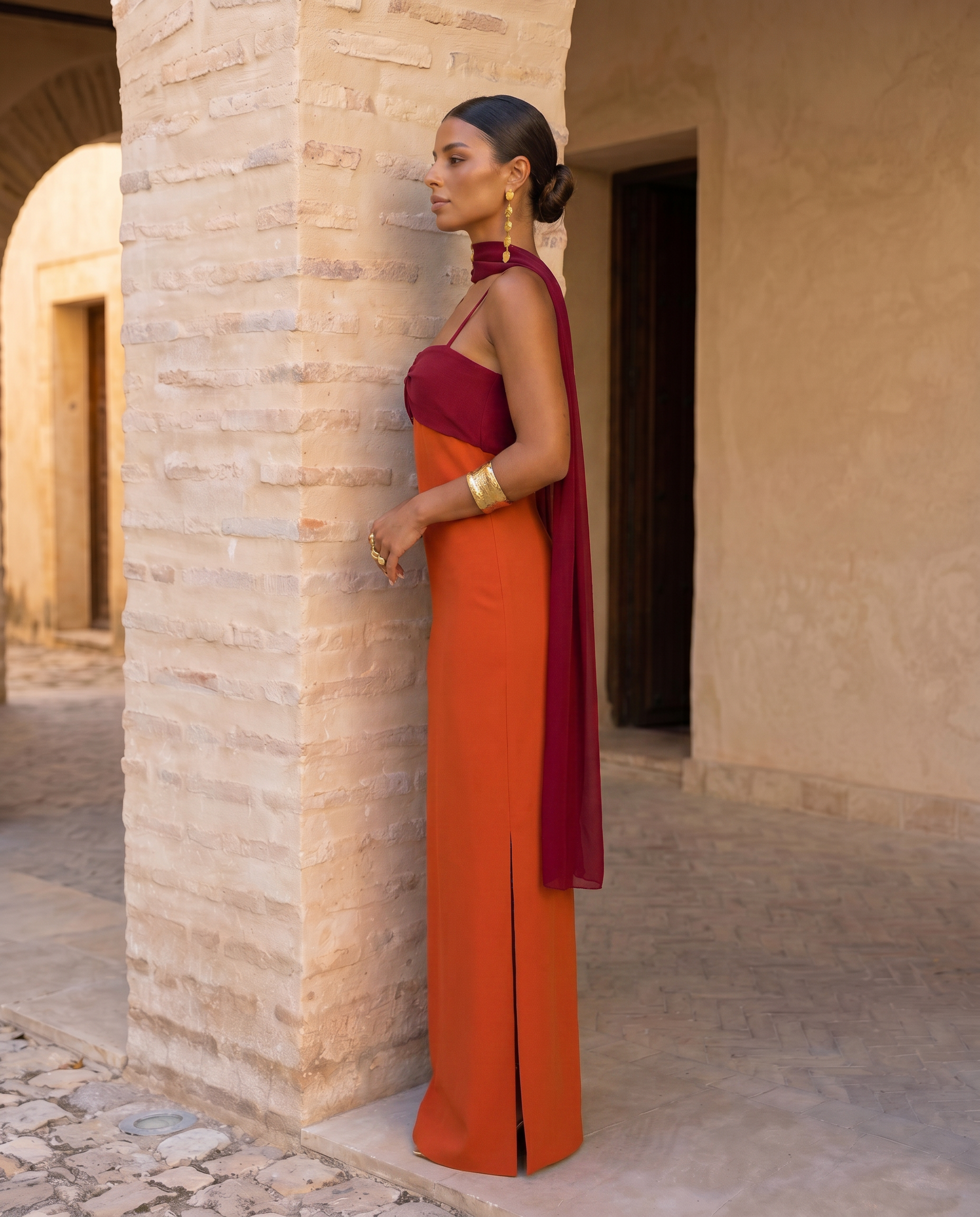 Zahara | Abito arancione con scollo rosso